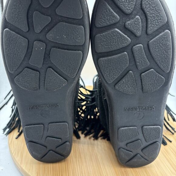 Minnetonka Womens Black Suede Fur Lined Ankle Boots Fringe Moccasin Lace Up Sz 7 - Picture 8 of 10
